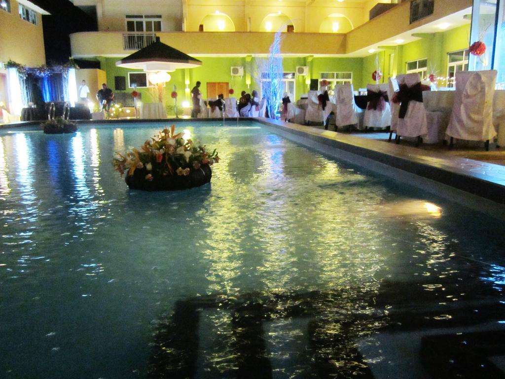 Seascape Hotel Daressalam Exterior foto