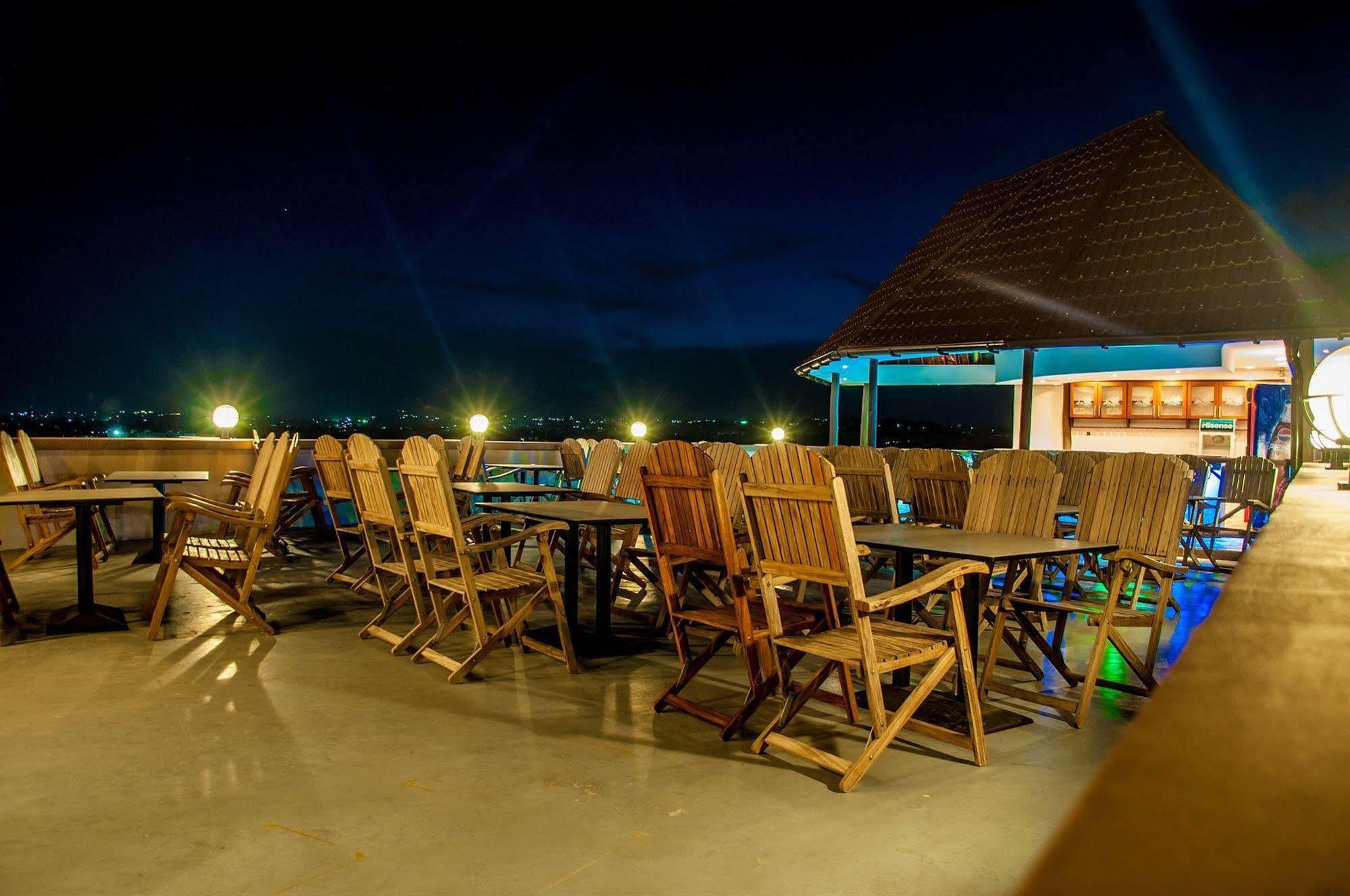 Seascape Hotel Daressalam Exterior foto