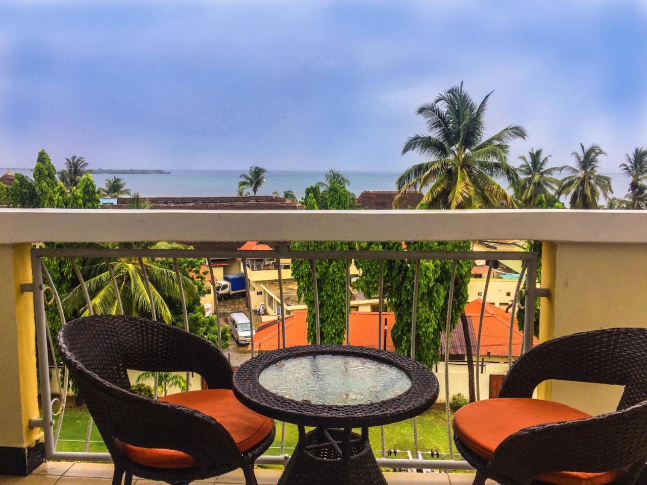 Seascape Hotel Daressalam Exterior foto